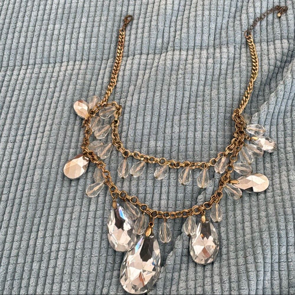 Elegant Gold and Crystal Necklace
